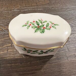 Lenox White and Gold Holly Trinket Box